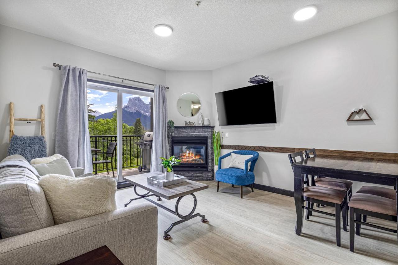 Outstanding Mountain Condo Waterslide And Hot Tub Managed By Little Sister Getaways Canmore Exterior foto