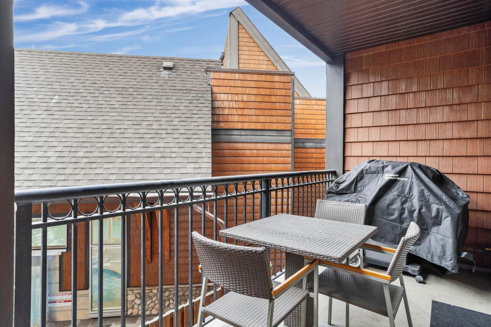 Outstanding Mountain Condo Waterslide And Hot Tub Managed By Little Sister Getaways Canmore Exterior foto